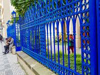 0011 This blue fence marks the Maisel Synagogue, stating point for exploring the Quarter